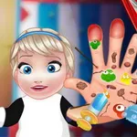 صورة Baby Elsa Hand Doctor