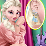 صورة Elsa First Earring Trying